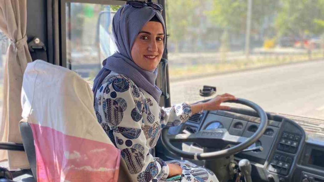 O ilçedeki tek D sınıfı ehliyetli kadın şoför: Başarmak için önce inanmak lazım 3